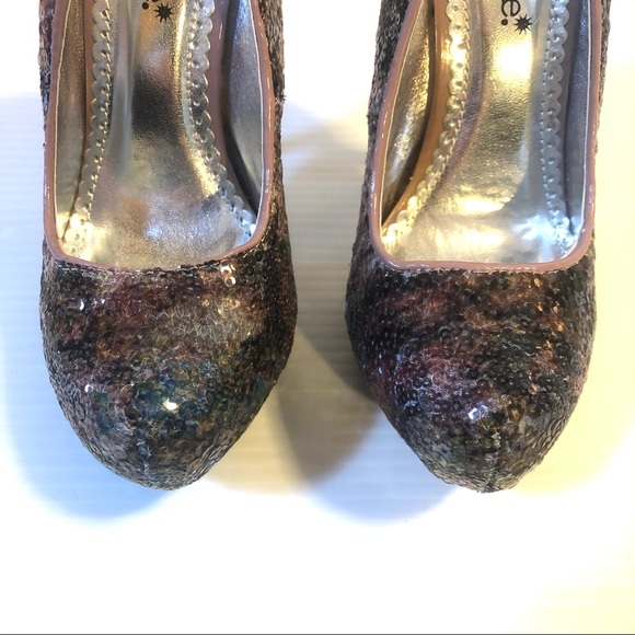 Shoe Dazzle Roula Sequin Platform Heels, 6 - Picture 9 of 12